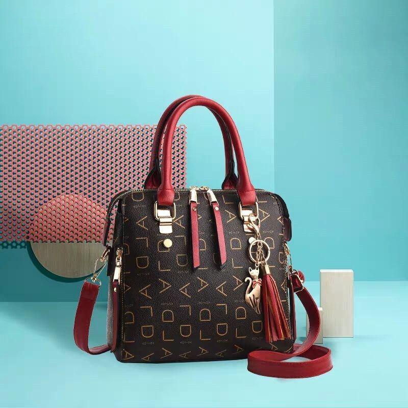 bolsa-feminina-em-couro-genuino-pure-luxury-by-lina-chaveiro-de-brinde-7979479 - Kabani