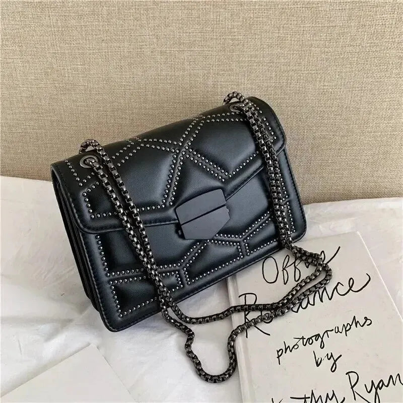 bolsa-feminina-pequena-em-couro-genuino-kelly-premium-2289793 - Kabani