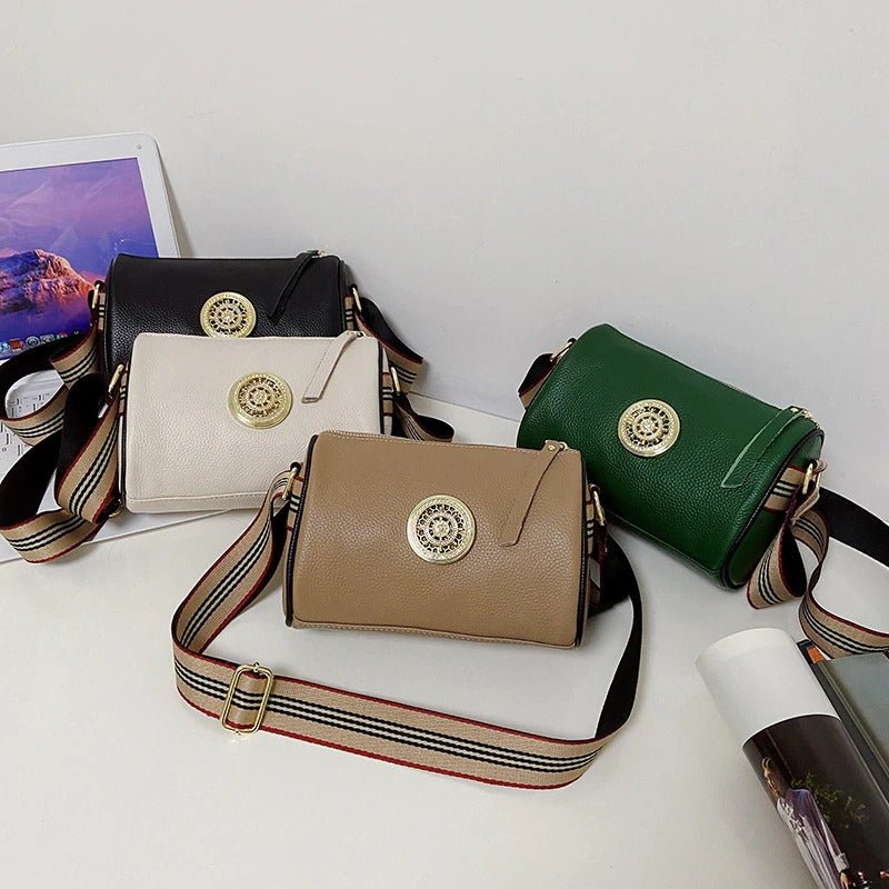 bolsa-de-ombro-feminina-pequena-couro-divier-fernandes-2784339 - Kabani