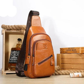 bolsa-de-ombro-masculina-transversal-em-couro-genuino-black-jack-5381339 - Kabani