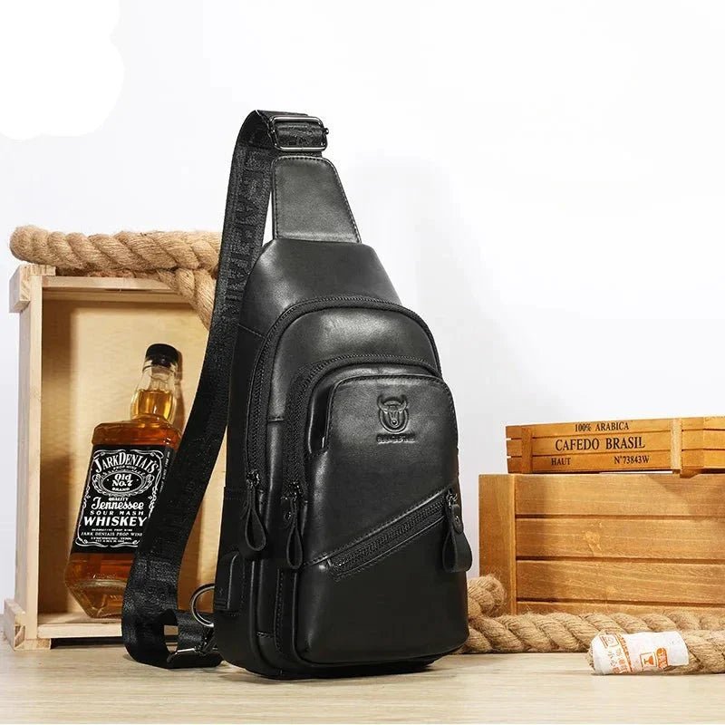 bolsa-de-ombro-masculina-transversal-em-couro-genuino-black-jack-9862226 - Kabani