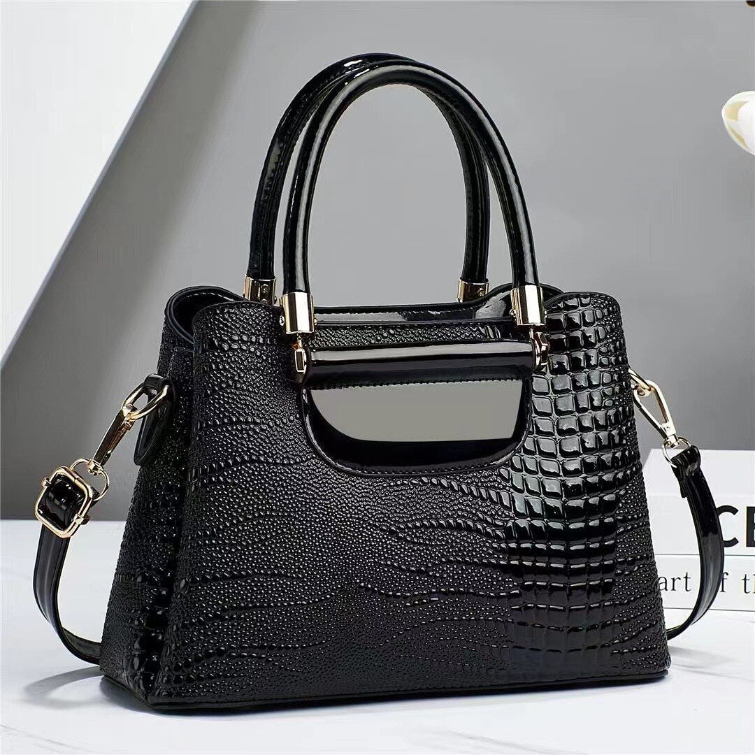 bolsa-feminina-de-couro-genuino-cecilia-lamberti-1444202 - Kabani