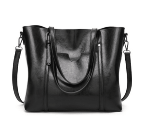 bolsa-feminina-de-ombro-em-couro-genuino-mulher-elegante-1002876 - Kabani