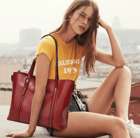 bolsa-feminina-de-ombro-em-couro-genuino-mulher-elegante-1453685 - Kabani
