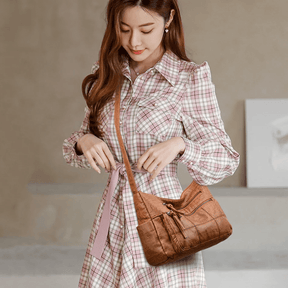 bolsa-feminina-em-couro-genuino-amy-5134134 - Kabani