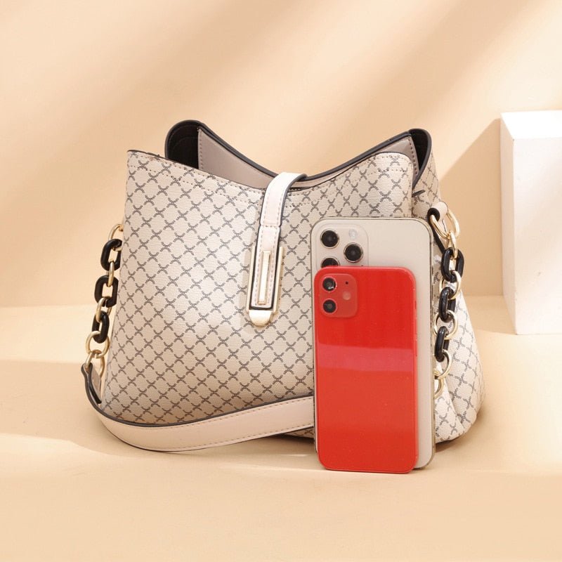 bolsa-feminina-em-couro-genuino-ayla-hernandes-5431805 - Kabani