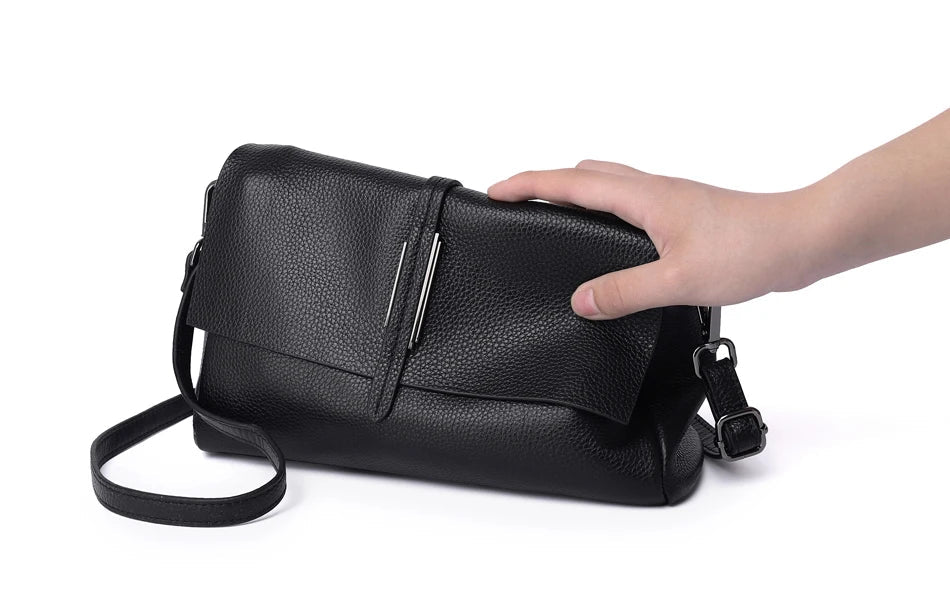bolsa-feminina-em-couro-genuino-beatrice-milani-3988567 - Kabani