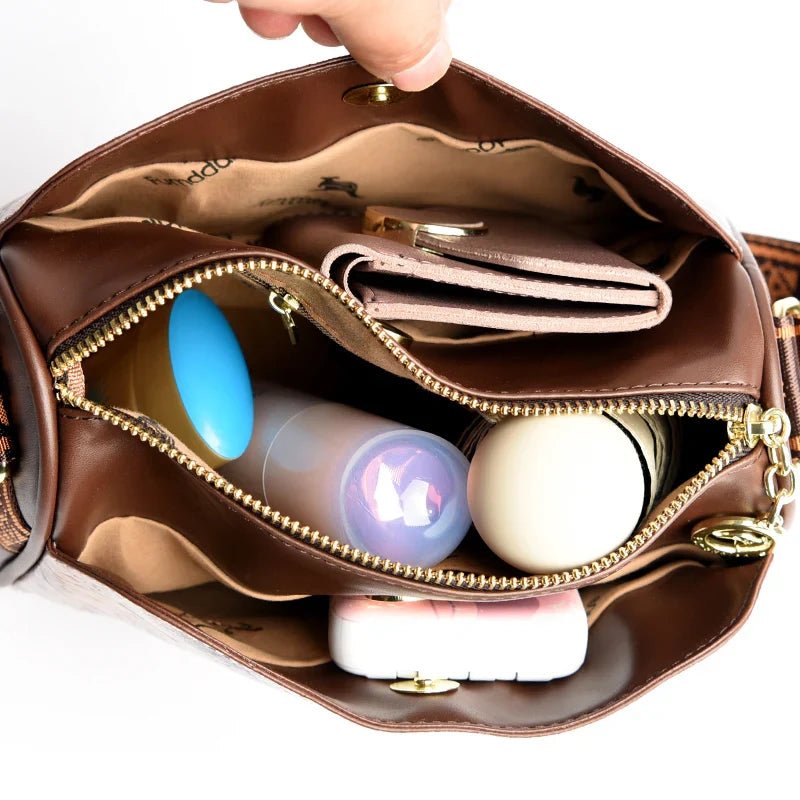 bolsa-feminina-em-couro-genuino-chloe-louise-2882391 - Kabani