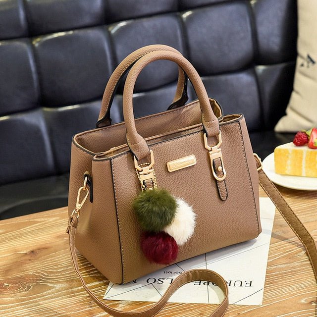 bolsa-feminina-em-couro-genuino-desiree-luxo-brinde-exclusivo-1735016 - Kabani
