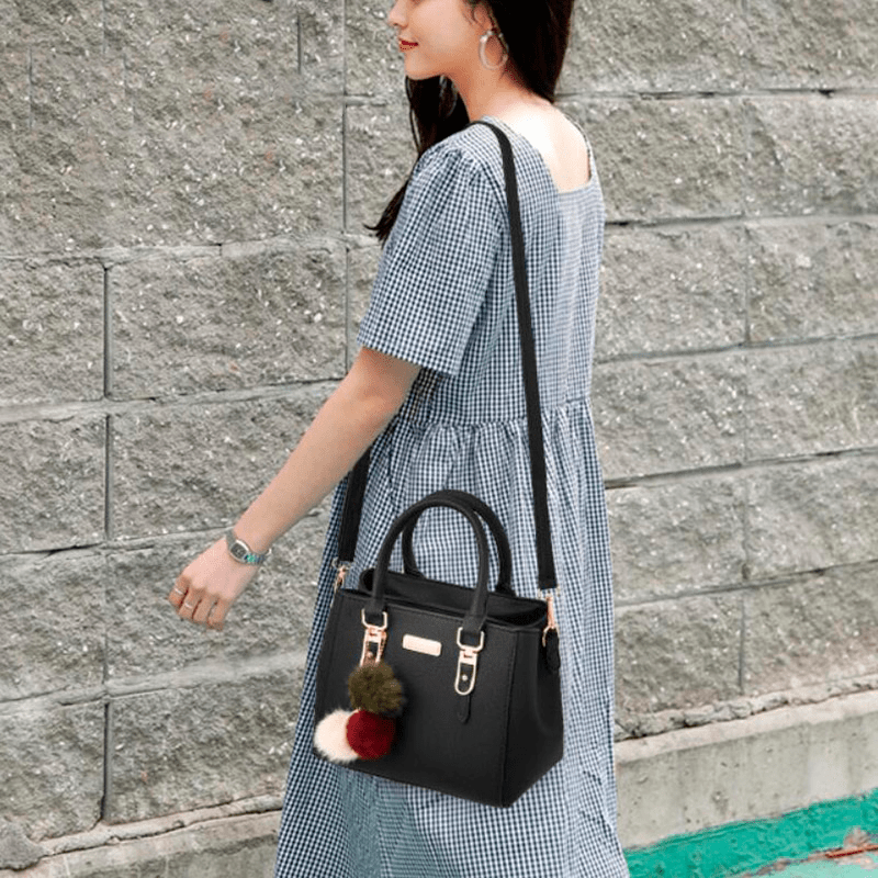 bolsa-feminina-em-couro-genuino-desiree-luxo-brinde-exclusivo-1956676 - Kabani