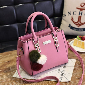 bolsa-feminina-em-couro-genuino-desiree-luxo-brinde-exclusivo-2682686 - Kabani