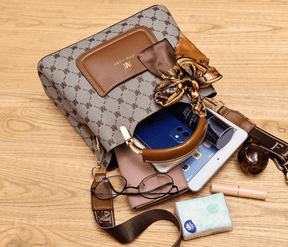 bolsa-feminina-em-couro-genuino-kelly-mili-4711126 - Kabani