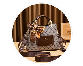 bolsa-feminina-em-couro-genuino-kelly-mili-6201181 - Kabani