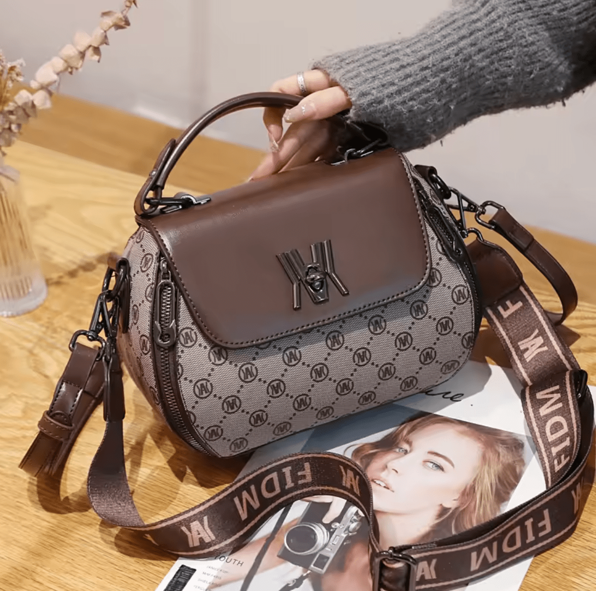 bolsa-feminina-em-couro-genuino-martini-2612803 - Kabani