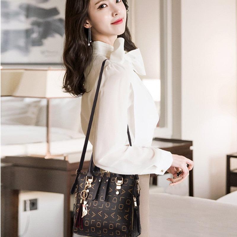 bolsa-feminina-em-couro-genuino-pure-luxury-by-lina-chaveiro-de-brinde-3024440 - Kabani