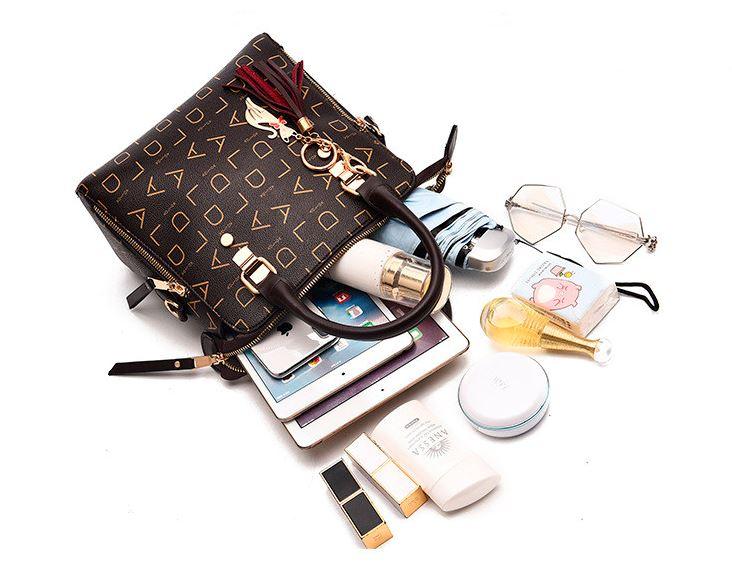 bolsa-feminina-em-couro-genuino-pure-luxury-by-lina-chaveiro-de-brinde-9111634 - Kabani