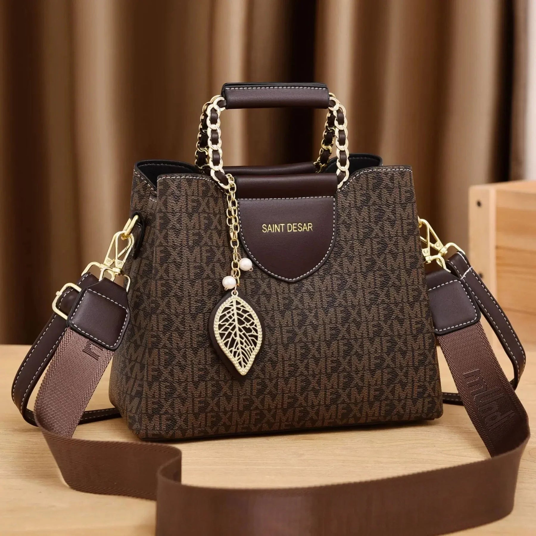 bolsa-feminina-em-couro-genuino-saint-desar-7184028 - Kabani