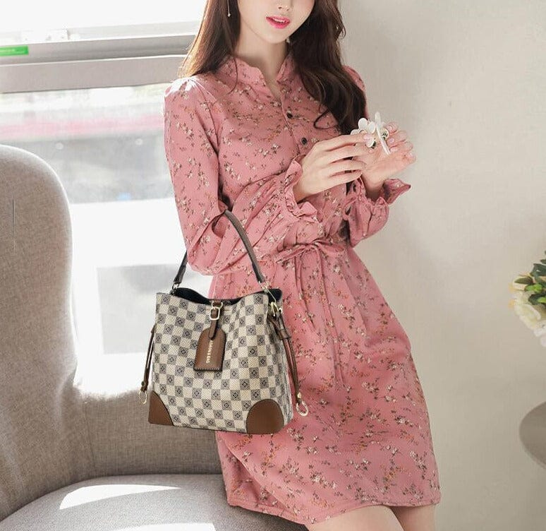 bolsa-feminina-em-couro-genuino-santini-luvi-6380931 - Kabani