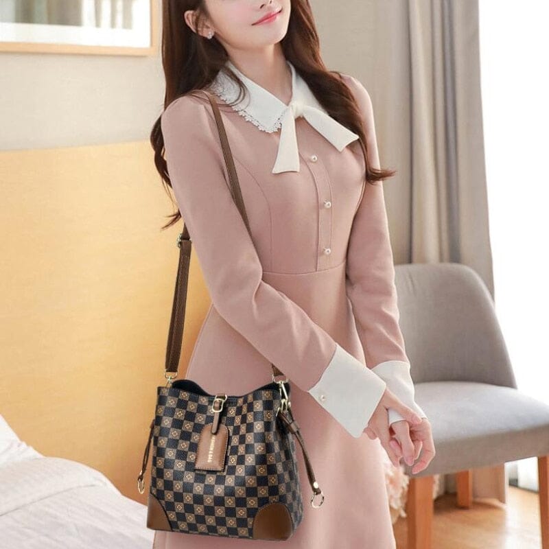 bolsa-feminina-em-couro-genuino-santini-luvi-7323014 - Kabani