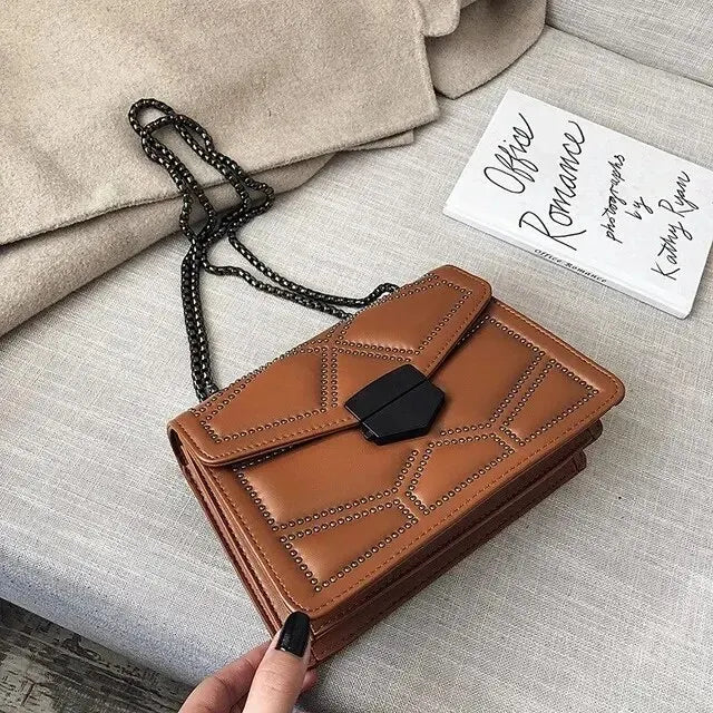 bolsa-feminina-pequena-em-couro-genuino-kelly-premium-1691749 - Kabani