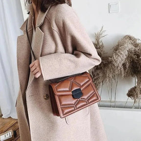 bolsa-feminina-pequena-em-couro-genuino-kelly-premium-3535751 - Kabani