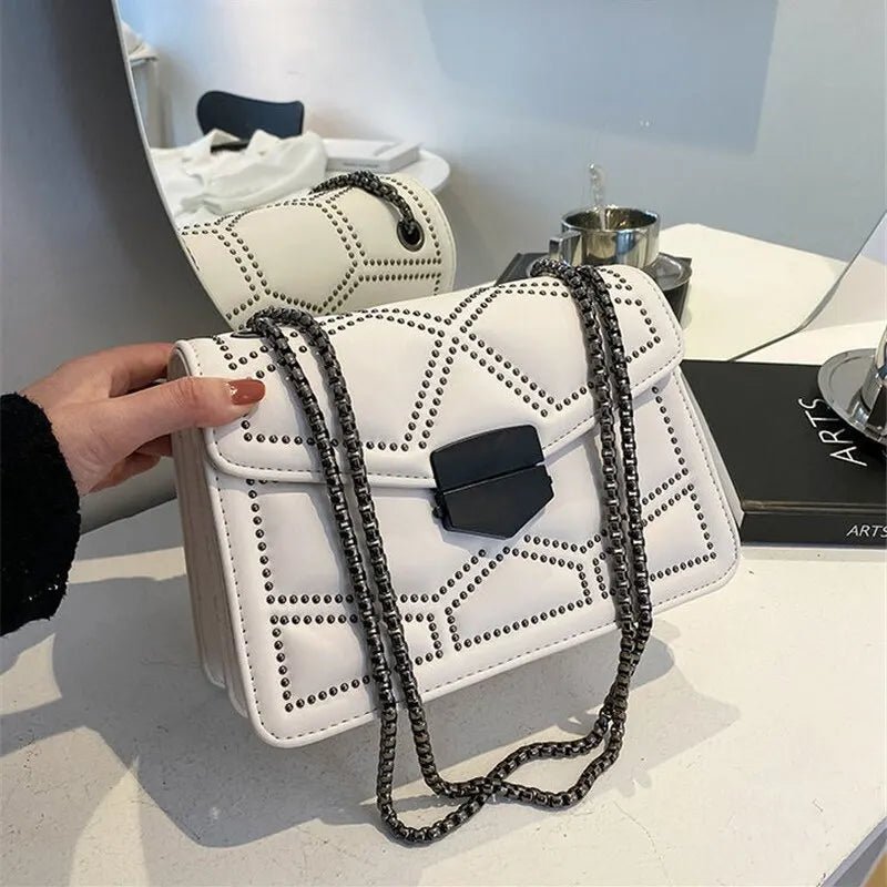 bolsa-feminina-pequena-em-couro-genuino-kelly-premium-5652940 - Kabani