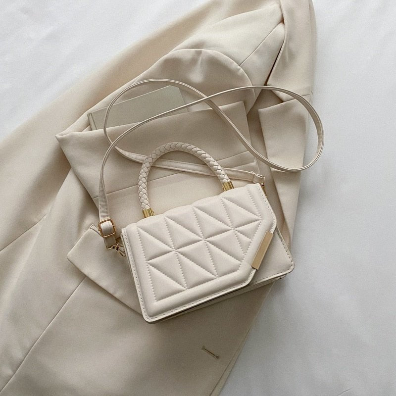 bolsa-feminina-pequena-em-couro-genuino-saintluiz-2911516 - Kabani