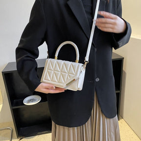 bolsa-feminina-pequena-em-couro-genuino-saintluiz-5148223 - Kabani