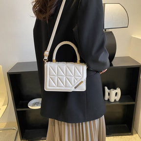 bolsa-feminina-pequena-em-couro-genuino-saintluiz-8245469 - Kabani