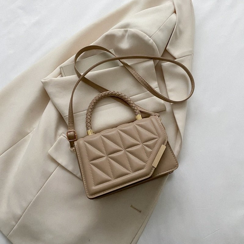 bolsa-feminina-pequena-em-couro-genuino-saintluiz-9842622 - Kabani