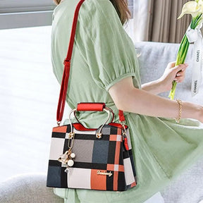 bolsa-feminina-xadrez-em-couro-genuino-queen-premium-1942318 - Kabani