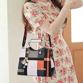 bolsa-feminina-xadrez-em-couro-genuino-queen-premium-2909539 - Kabani