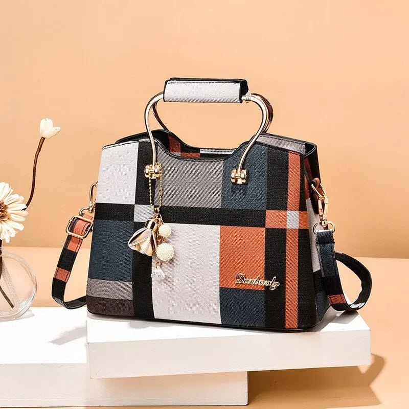 bolsa-feminina-xadrez-em-couro-genuino-queen-premium-4242505 - Kabani