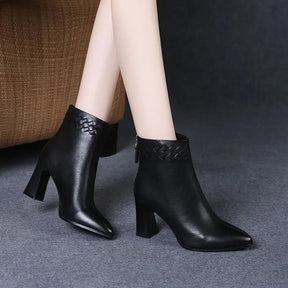 bota-feminina-de-couro-casual-saltinho-9389005 - Kabani