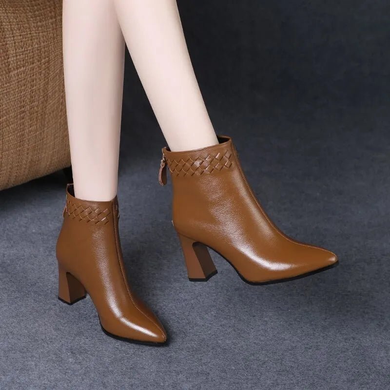 bota-feminina-de-couro-casual-saltinho-9979216 - Kabani