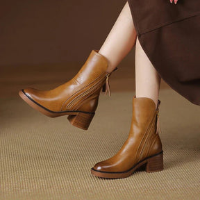 bota-feminina-de-couro-com-salto-chelsea-2209228 - Kabani
