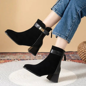 bota-feminina-de-couro-com-salto-europe-5765652 - Kabani