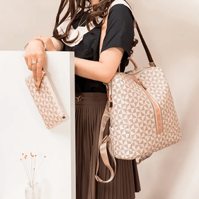 mochila-feminina-em-couro-carteira-classic-elegance-7321855 - Kabani
